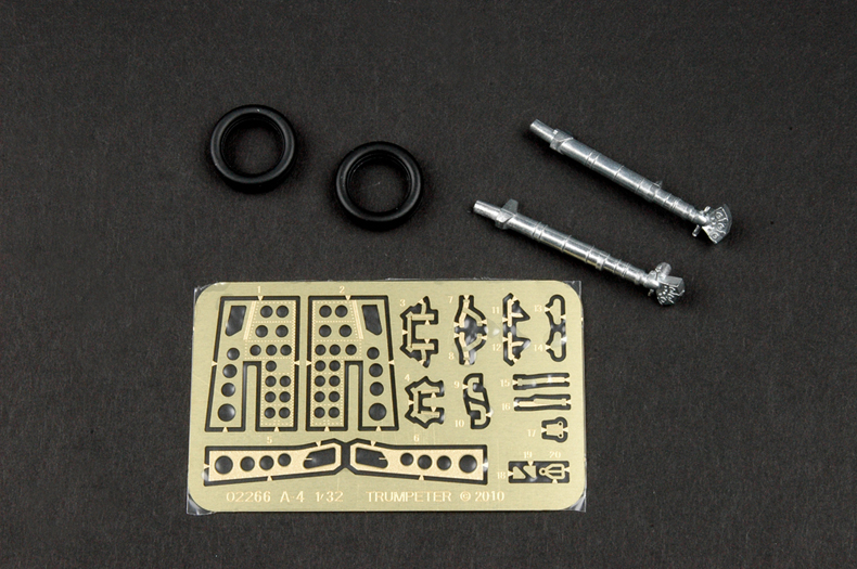 苏联KV-1S重型坦克 01566-1/35 系列-小号手 TRUMPETER