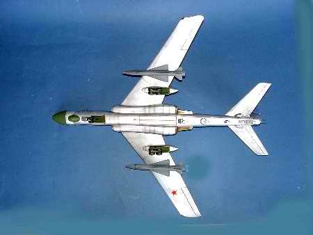 215 01612 1/72 Tu-16k-26 バジャーG 100/710/G2 トランペッター