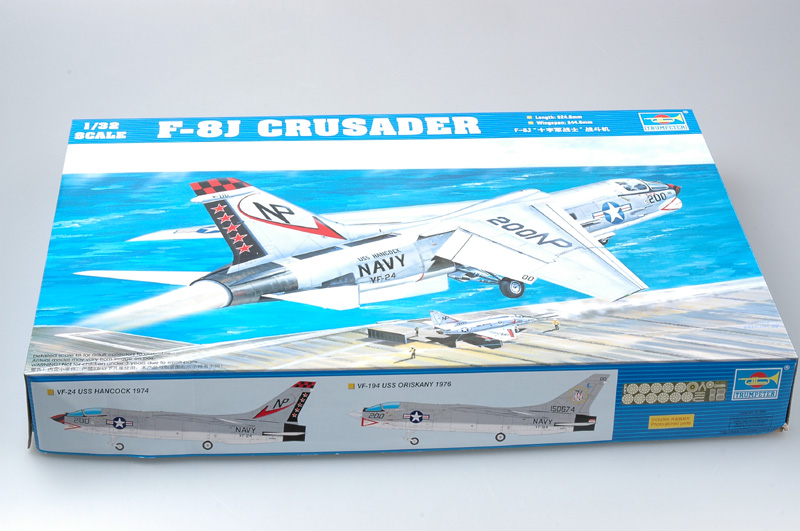 トランペッター　1/32 F-8J CRUSADER Amazon.com: Trumpeter 1/32 F8J Crusader US Navy Fighter