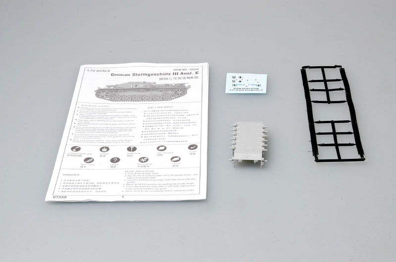 德国III号突击炮E型07258-1/72 系列-小号手TRUMPETER