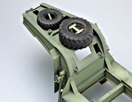 プラモデル　1/35 MAZ-537G intermediate type with MAZ/ChMZAP-5247G semitrailer [00211] Trumpeter 1/35 MAZ-537G with MAZ/ChMZAP-5247G semitrailer