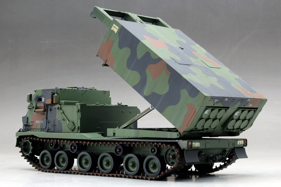 Trumpeter 01049 1//35 M270//A1 Multiple Launch Rocket System Military Model Kit