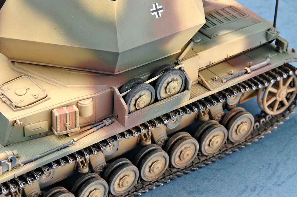 德国“东风”37毫米IV型自行高炮01520-1/35 系列-小号手TRUMPETER