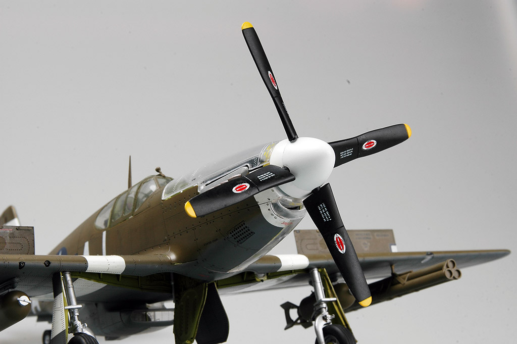 P-51B Mustang III 1:32 スケール 組み立てキット Revell P-51B Mustang 1:32 Scale Aircraft Plastic Model Kit