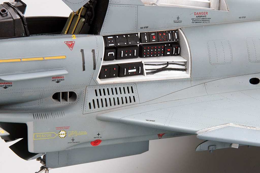 show original title Details about   Trumpeter 02279 ef-2000b eurofighter typhoon 1/32 scale plastic kit-t48 