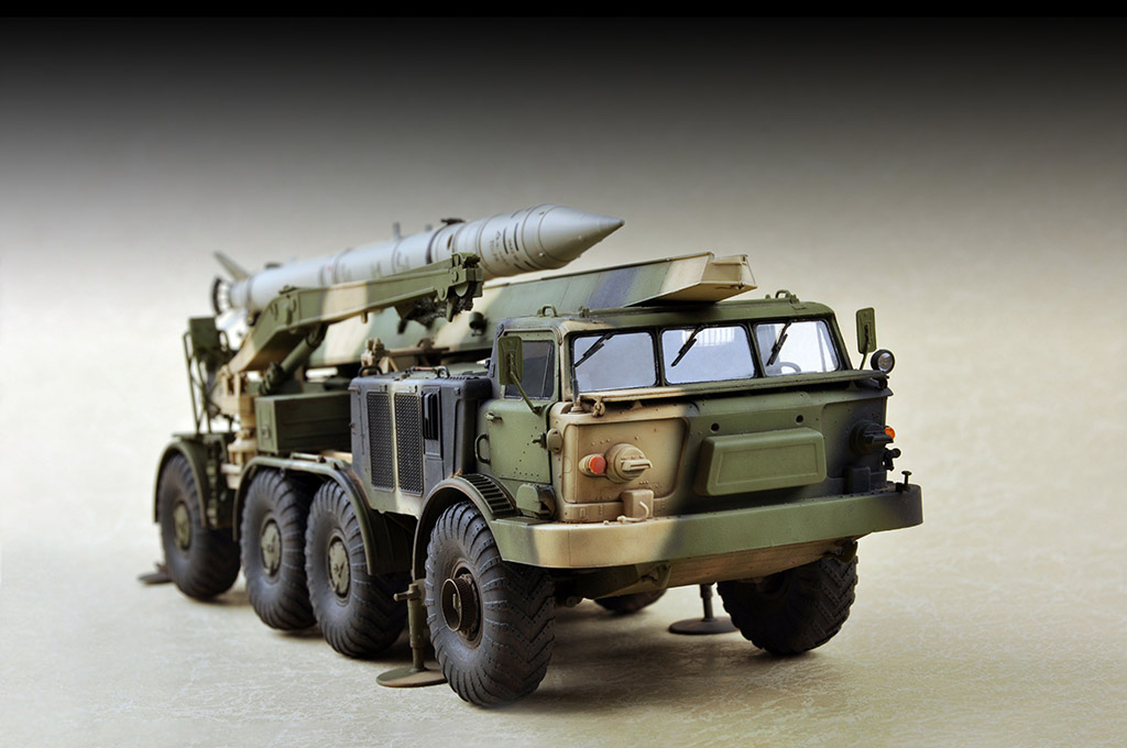 Russian 9P113 TEL w/9M21 Rocket of 9K52 Luna-M Short-range artillery rocket system(FROG-7) 07179