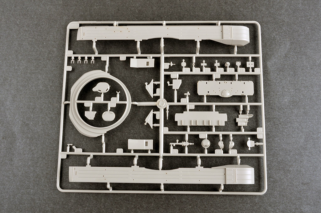 Russian T-72B1 with KTM-6 & Grating Armour 09609-1/35 Series