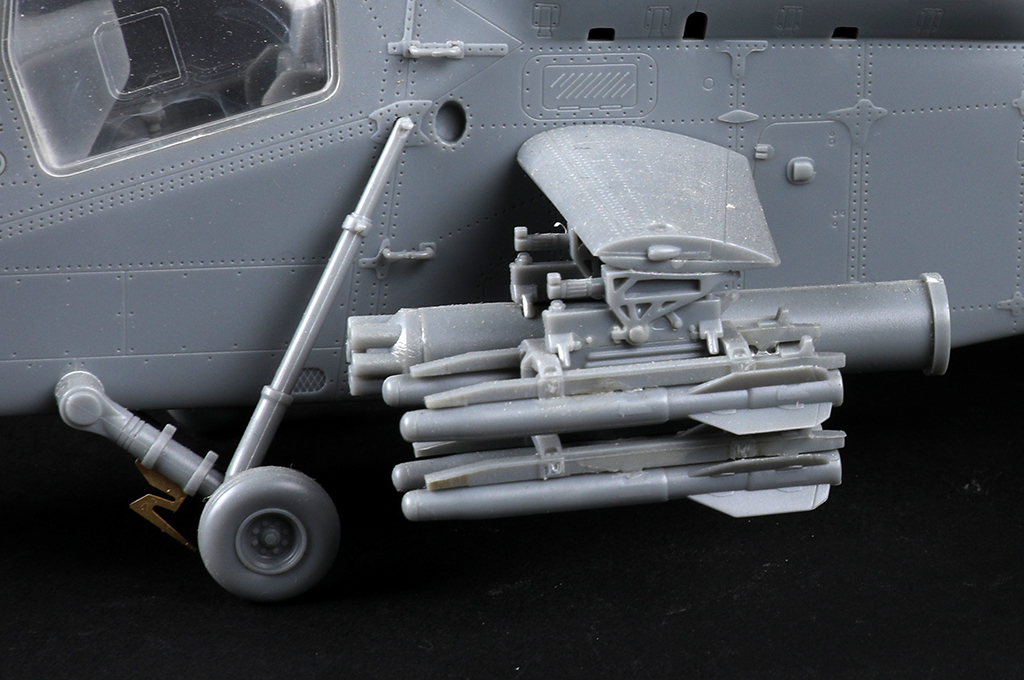 Z-19 Light Scout/Attack Helicopter 05819-1/48 Series