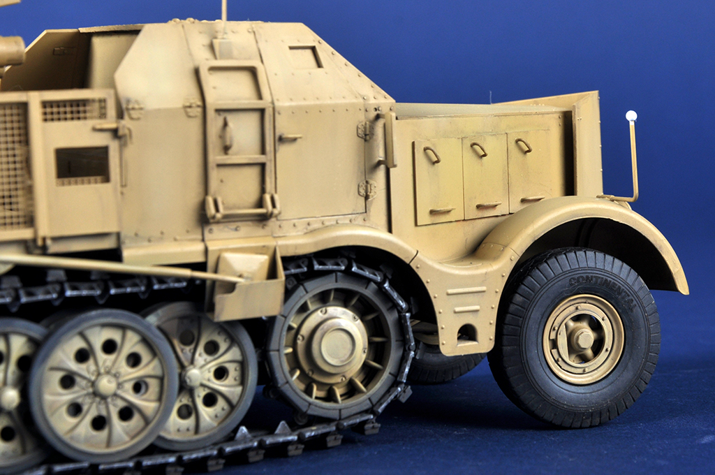 Schwerer Zugkraftwagen 18 t with 8.8cm Flak 09577-1/35 Series