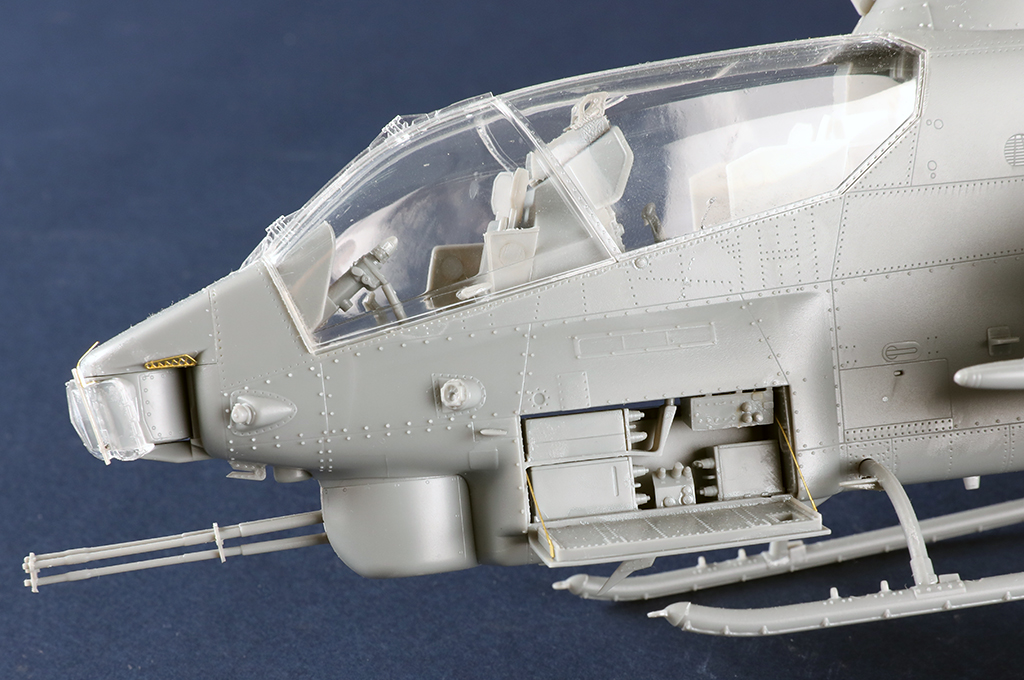 AH-1W Super Cobra (Turned Exhaust) 05117-1/35 Series