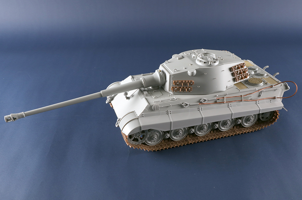 Pz.Kpfw.VI Sd.Kfz.182 Tiger II (Henschel 105mm) 00949-1/16 Series