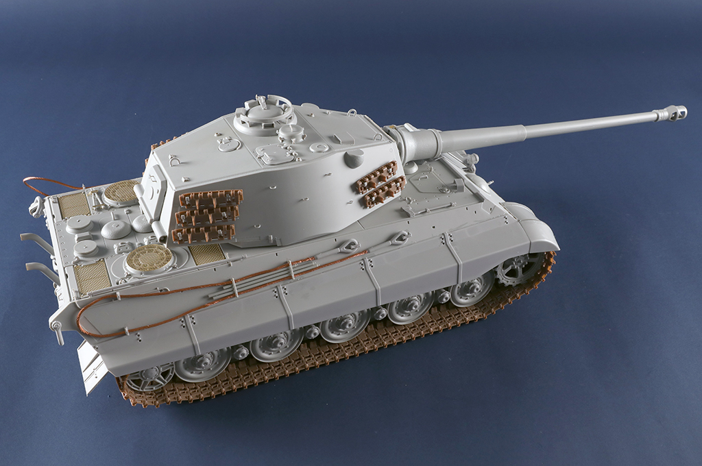 Pz.Kpfw.VI Sd.Kfz.182 Tiger II (Henschel 105mm) 00949-1/16 Series