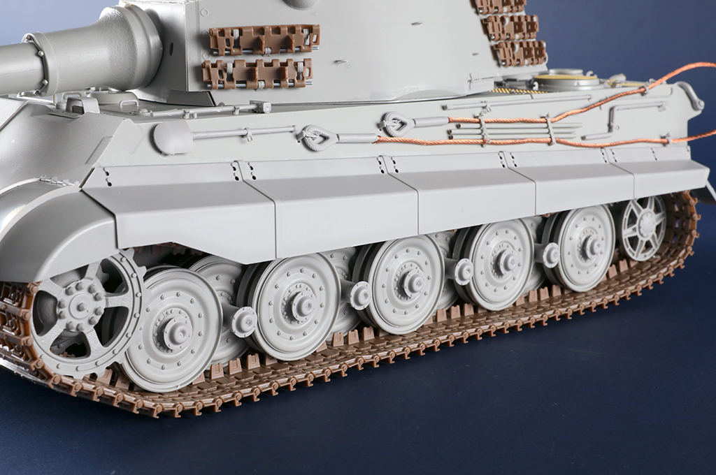 Pz.Kpfw.VI Sd.Kfz.182 Tiger II (Henschel 105mm) 00949-1/16 Series