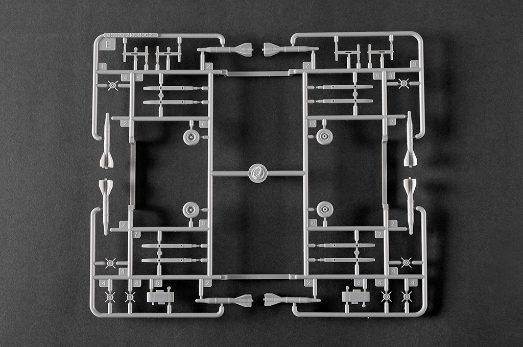 Chinese Z-10G Attack Helicopter 05849-1/48 Series-TRUMPETER（china）